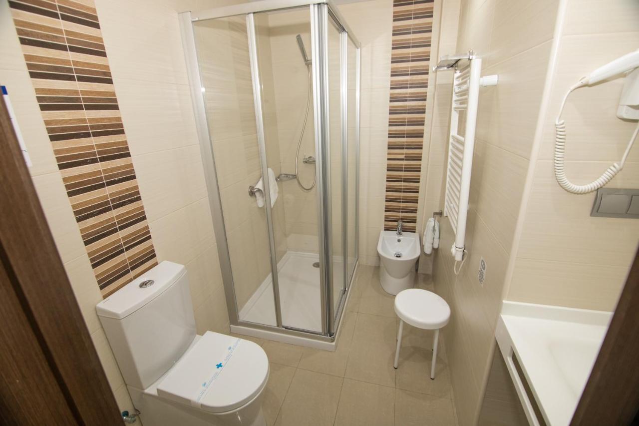 Chambre Double ou Lits Jumeaux Supérieure avec Vue Latérale sur la Mer