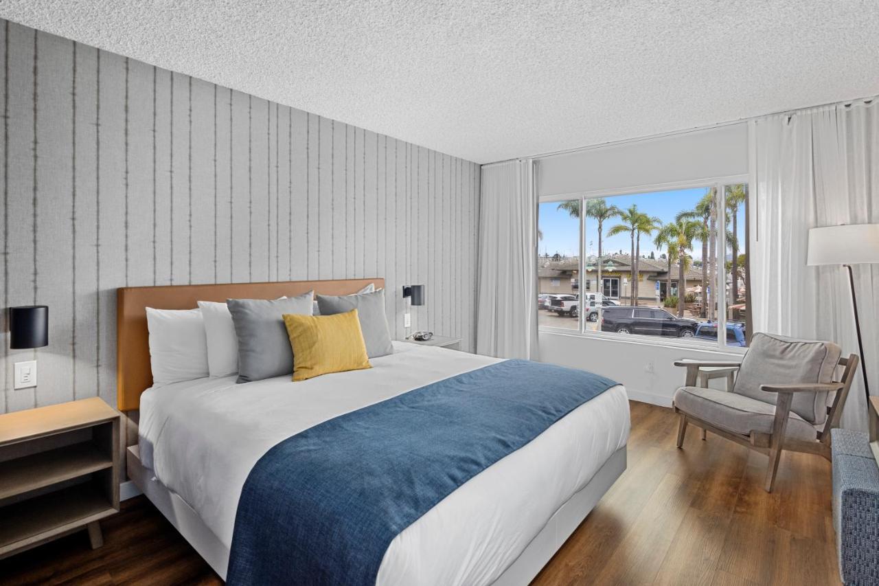Quarto com Cama King-size e Vista do Mar
