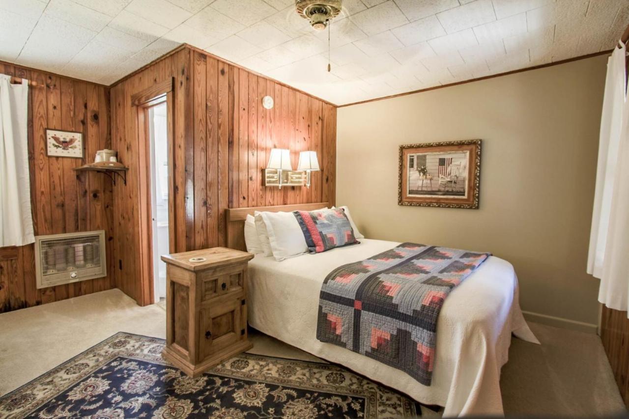 Standard Queen Room