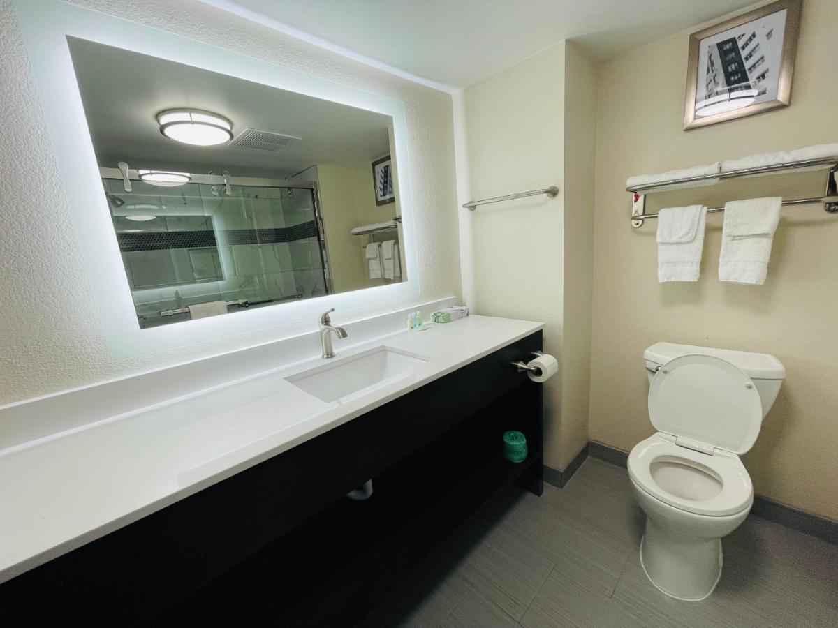 Queen Room with Two Queen Beds - Accessible/Non-Smoking