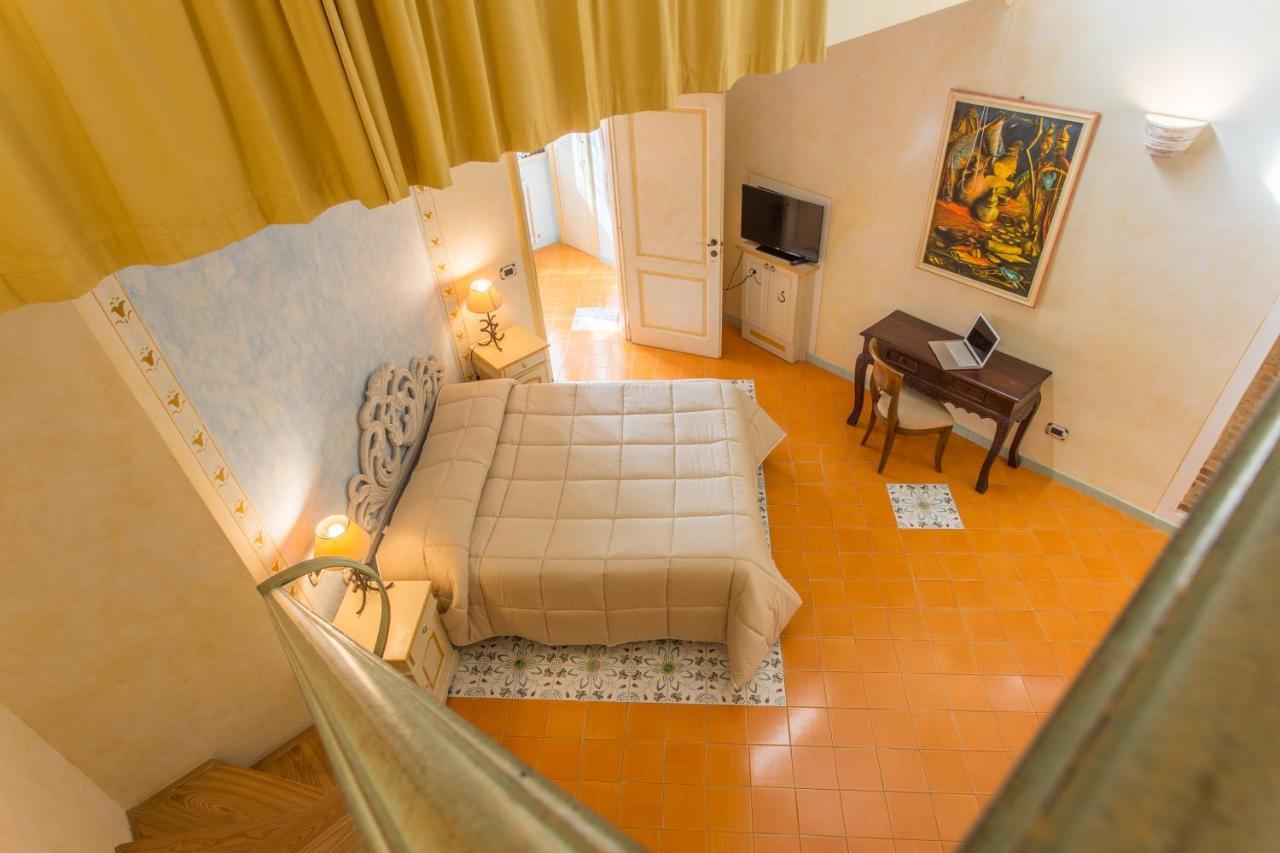 Deluxe Family Room,1162664511:JPEG