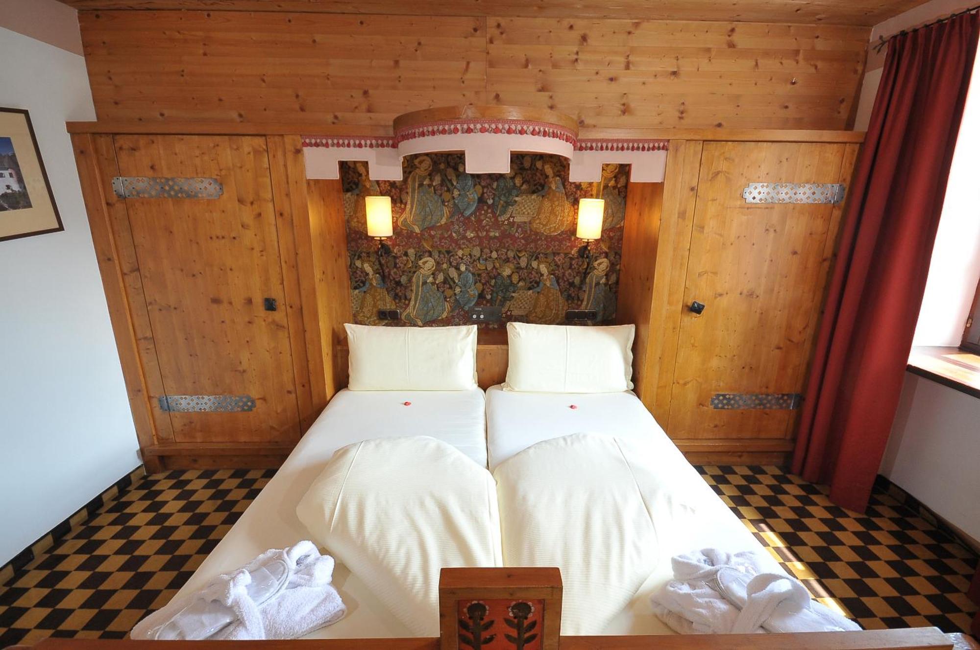 Standard Double Room,1433988373:JPEG