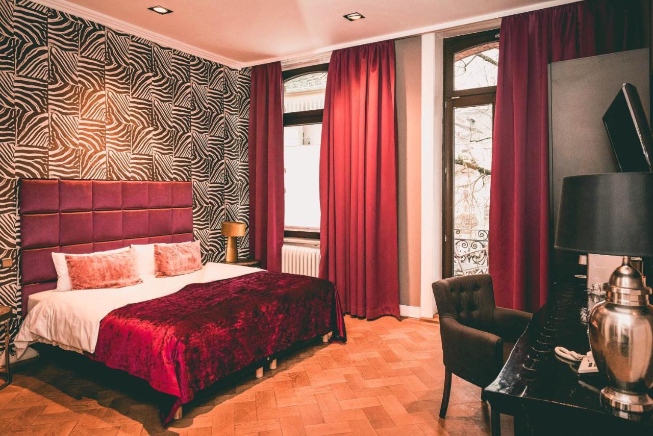 L Room