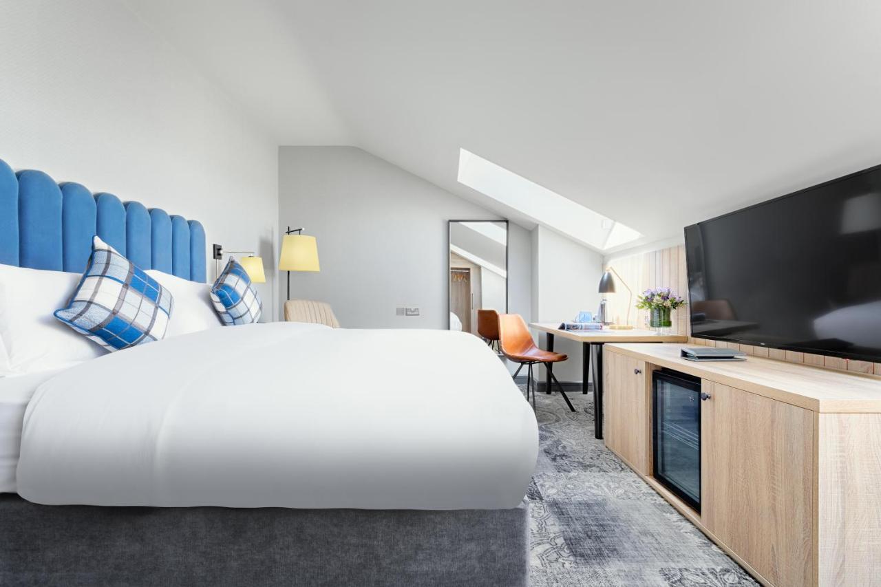 Zimmer mit Kingsize-Bett
