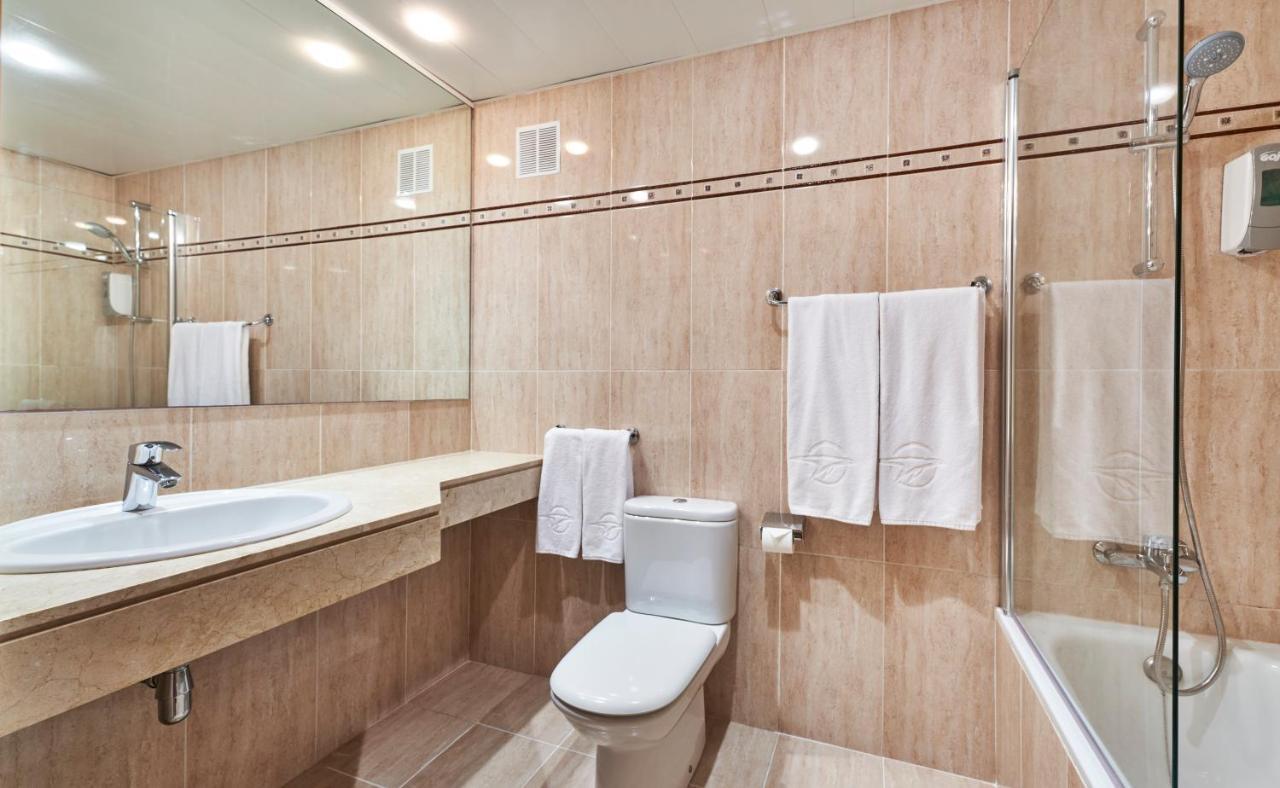 Habitación Doble con vistas al mar (2 adultos + 1 niño)