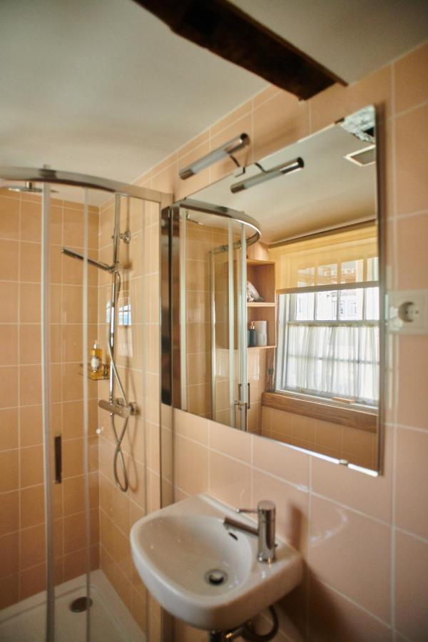 Quarto Triplo com Casa de Banho Privativa