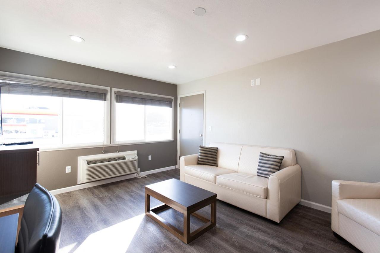 One-Bedroom Queen Suite - Non-Smoking