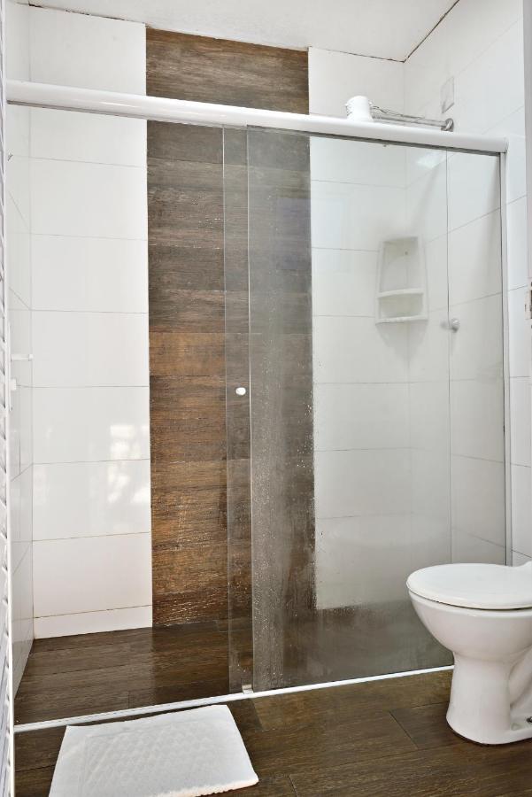 Quarto Individual Standard com Banheiro Compartilhado