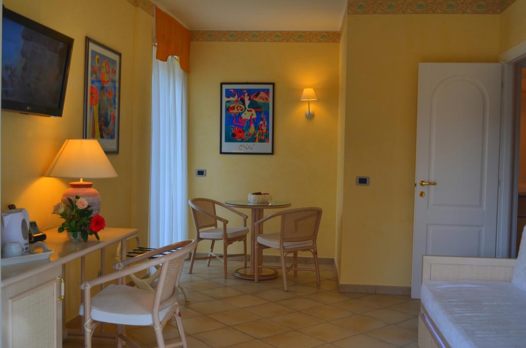 Suite with Sea View,186234642:JPEG