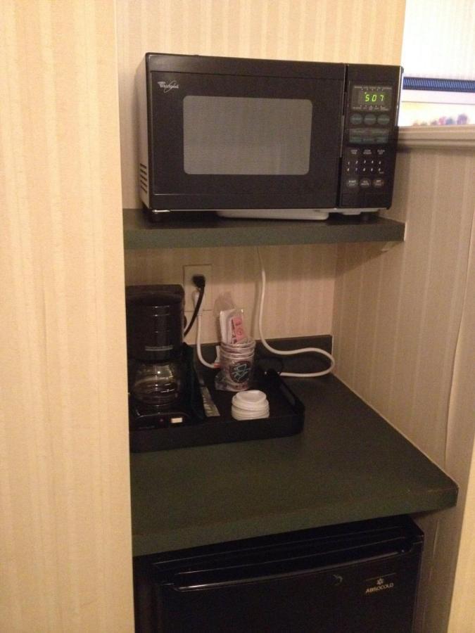 Deluxe King Suite - Non-Smoking