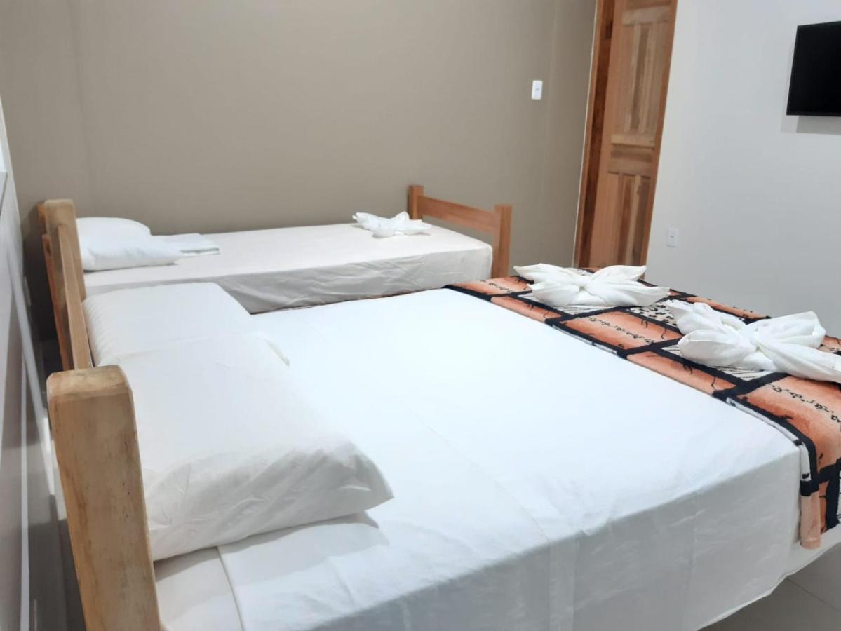 Quarto Triplo com Banheiro Privativo
