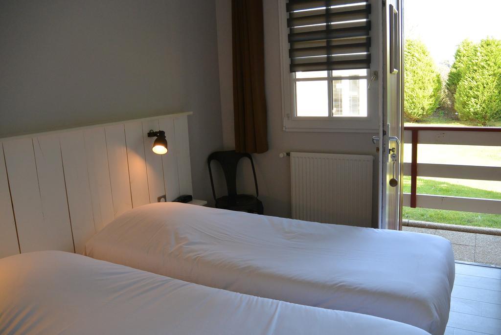 Standard Twin Room- street view,766625422:JPEG