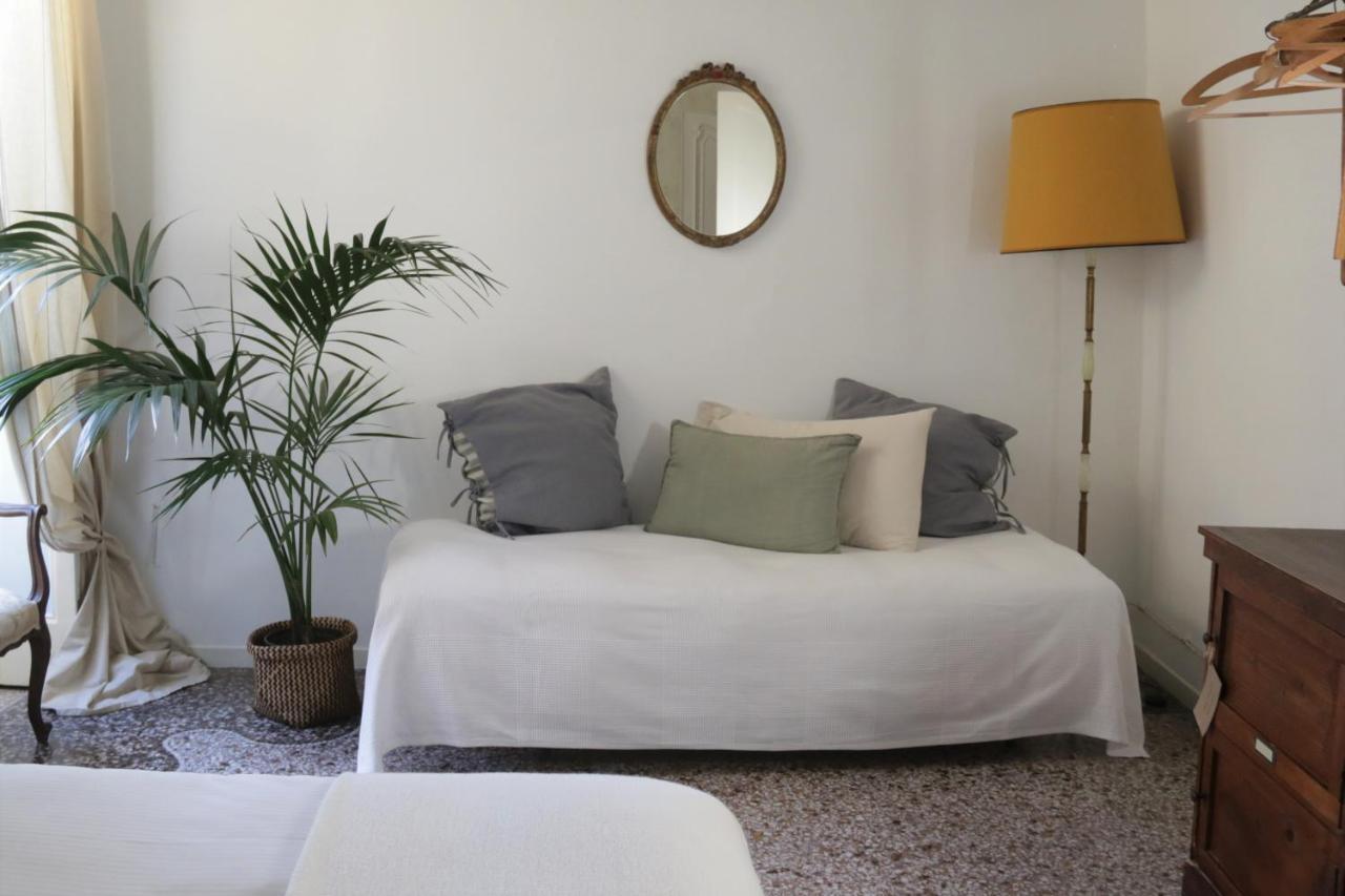 Tweepersoonskamer met een Eigen Externe Badkamer