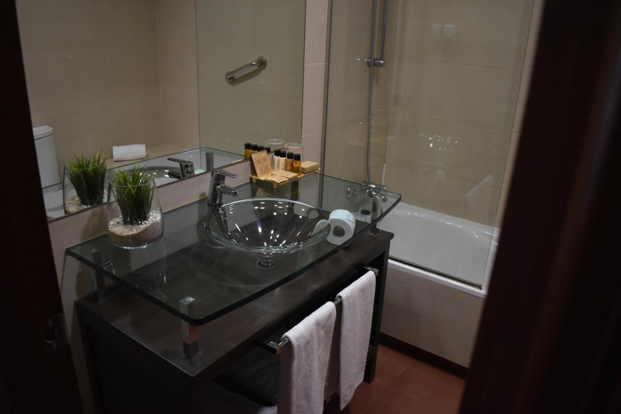 Standard Double or Twin Room,1188188161:JPEG