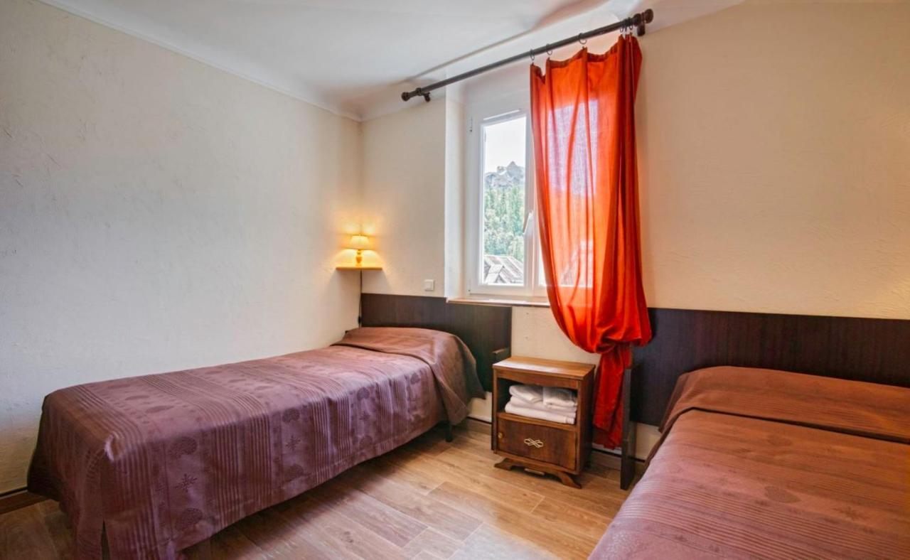 Chambre Lits Jumeaux avec Toilettes Communes