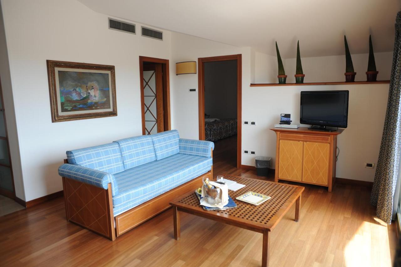 Deluxe Suite,917362867:JPEG
