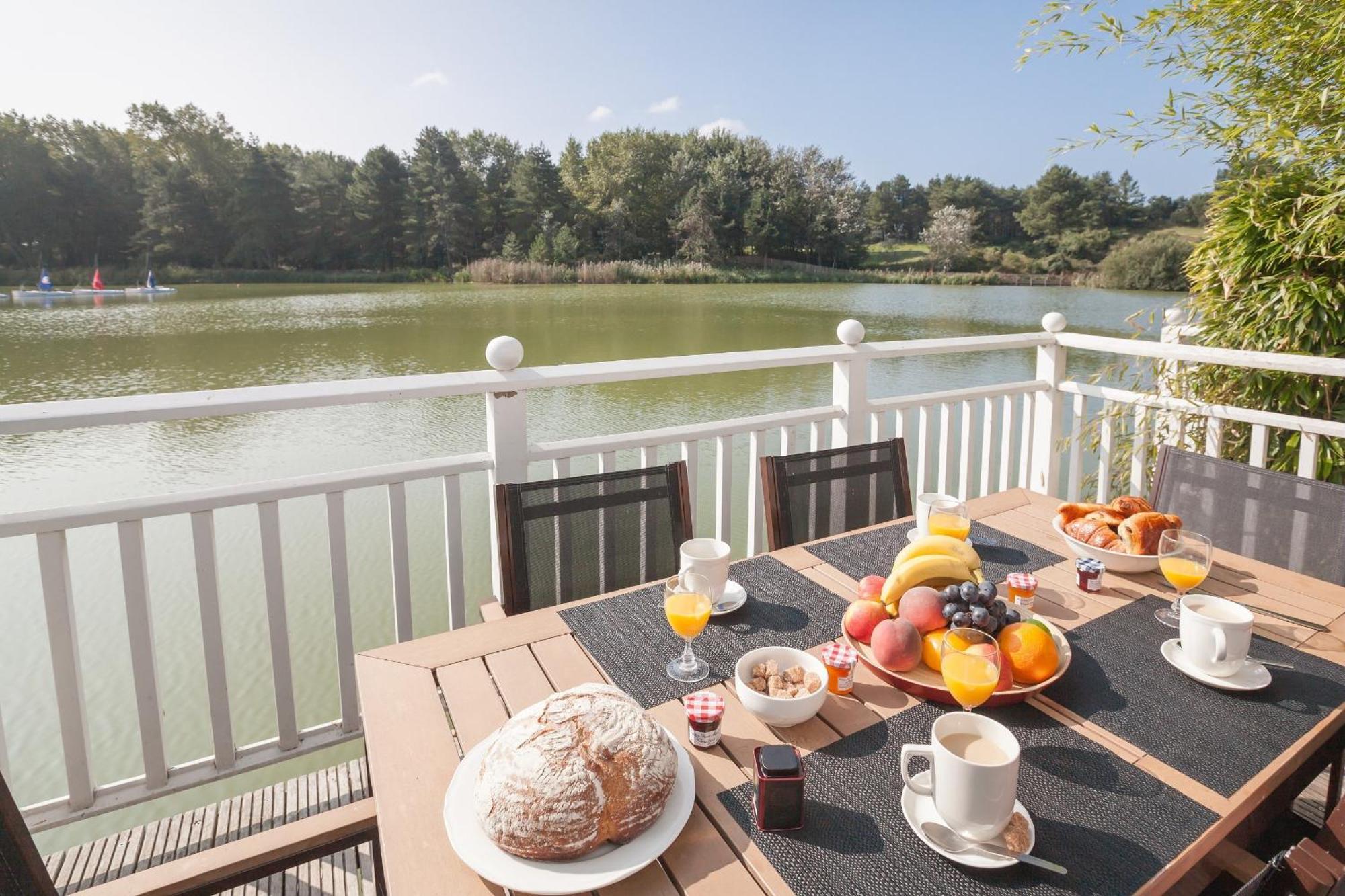Two-Bedroom House Sleeping Alcove Terrace Lake View