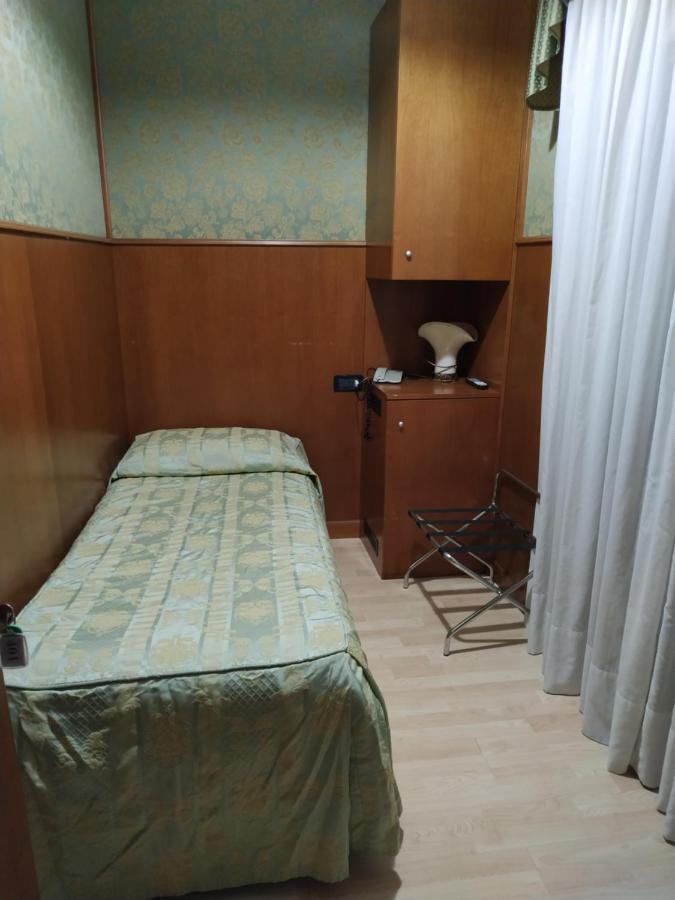 Eenpersoonskamer met Externe Eigen Badkamer
