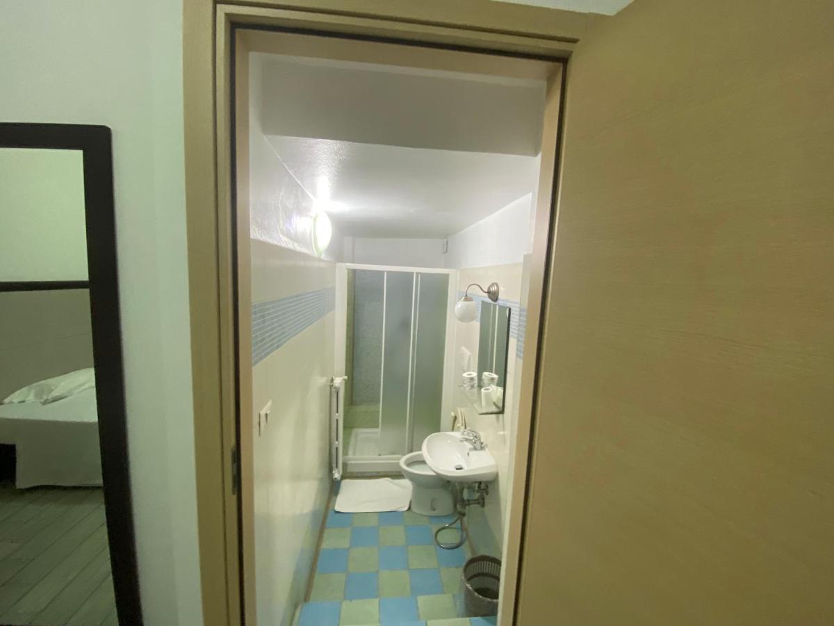 Economy Triple Room,1196086126:JPEG