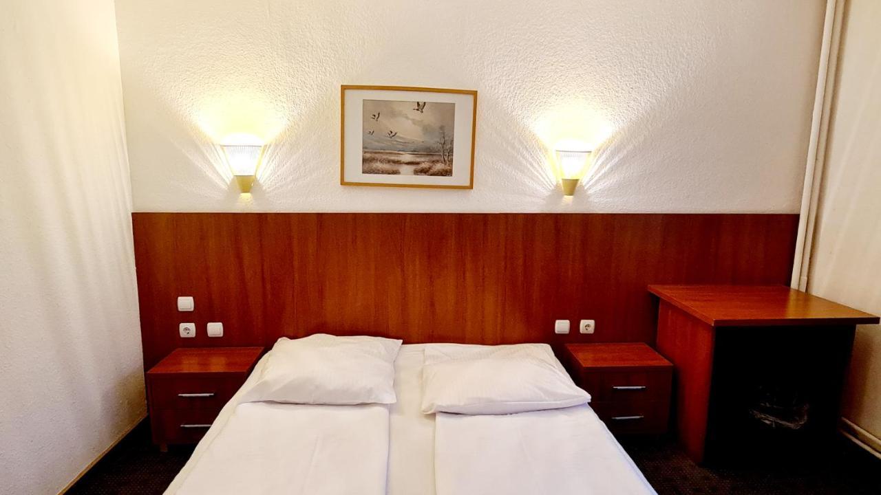 Doppel- oder Zweibettzimmer