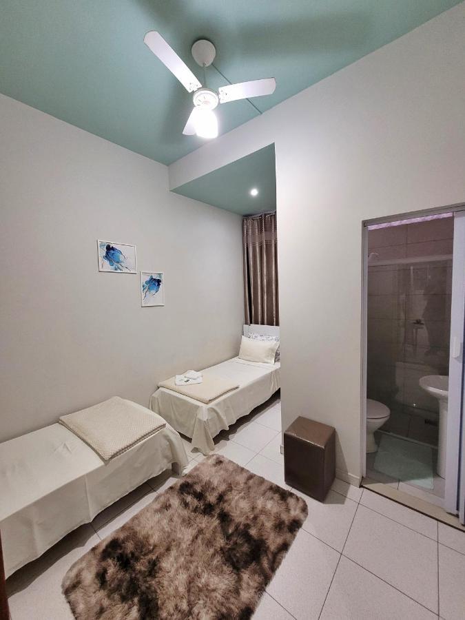 Quarto Pequeno com 2 Camas de Solteiro