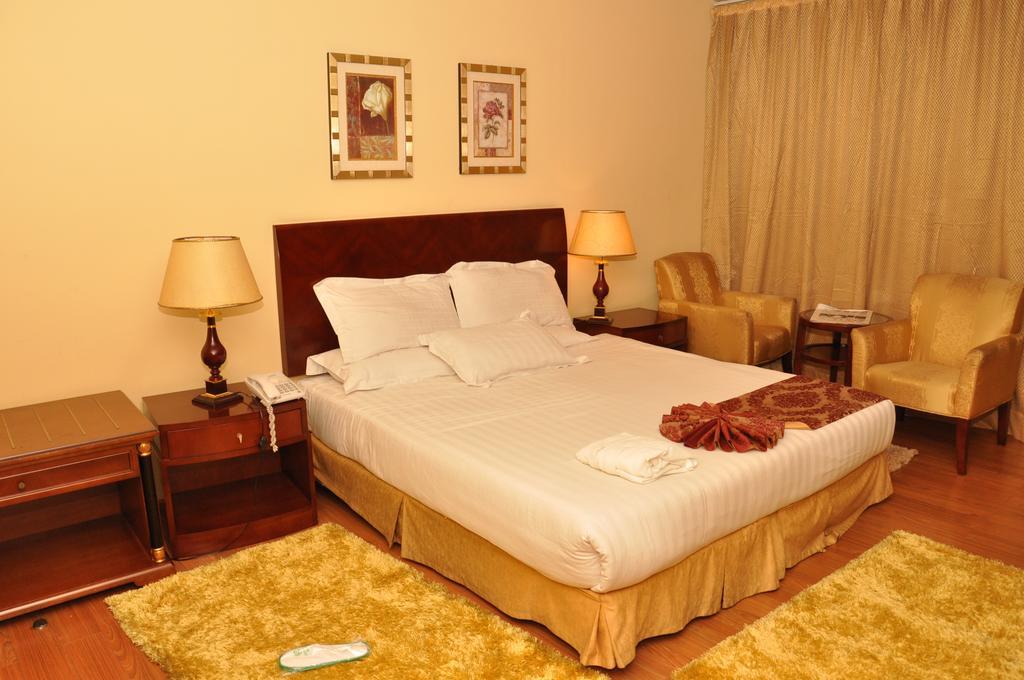 Deluxe Family Room