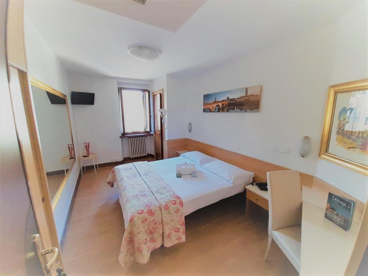Camera Familiare con Bagno Privato Esterno
