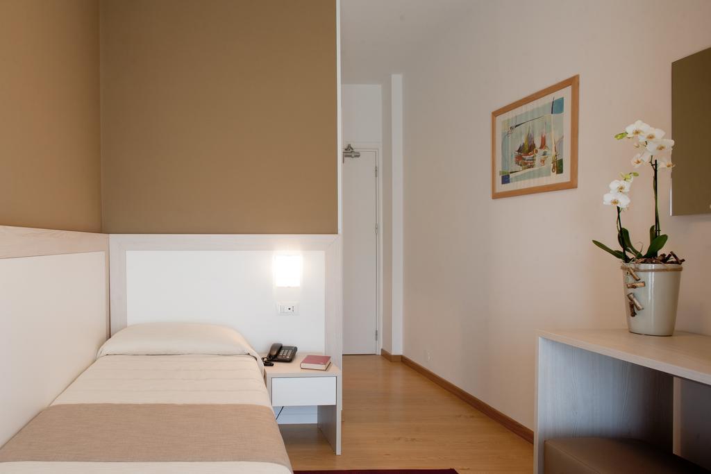 Single Room,239049481:JPEG