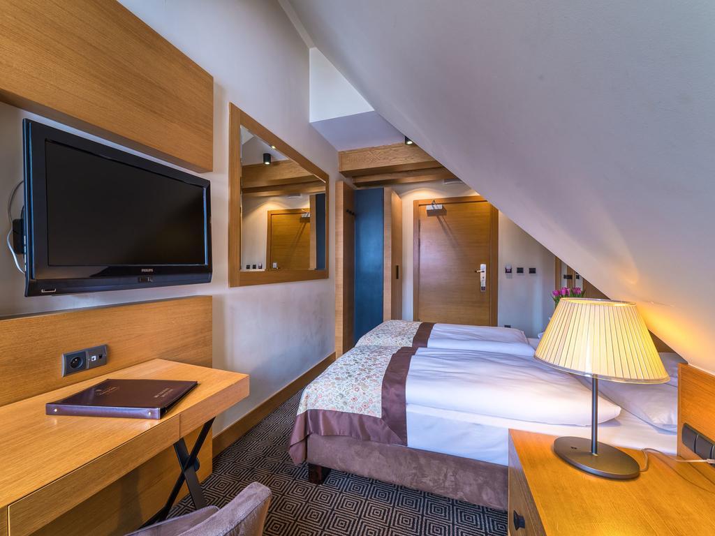 Economy Double or Twin Room,120552837:JPEG