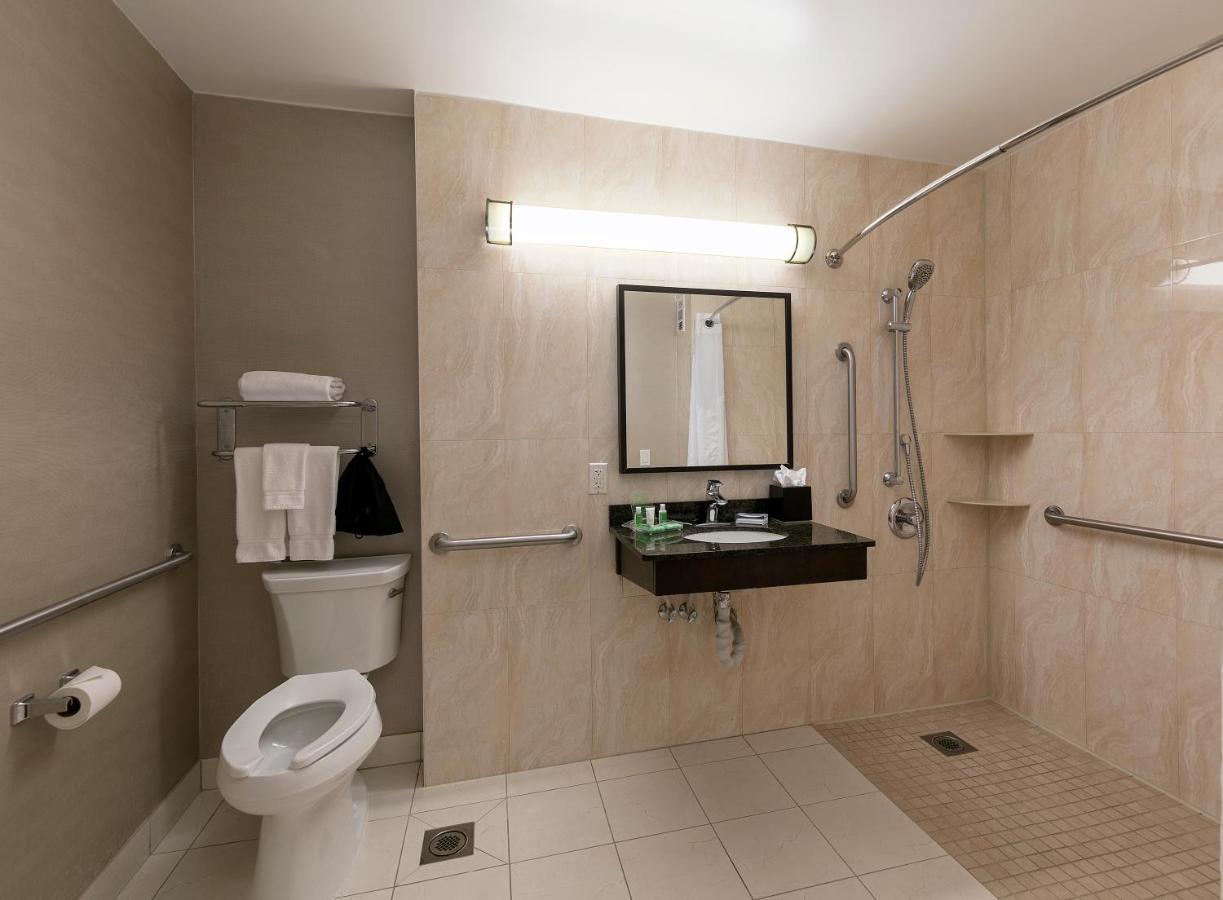 Standard King Room with Roll-In Shower - Communications Access