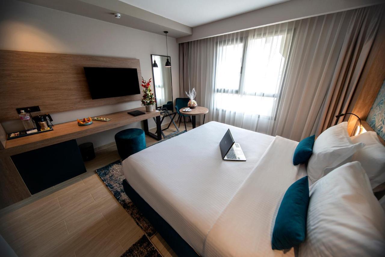 Suite Golden Tulip avec 1 Lit King-Size et 2 Lits Simples