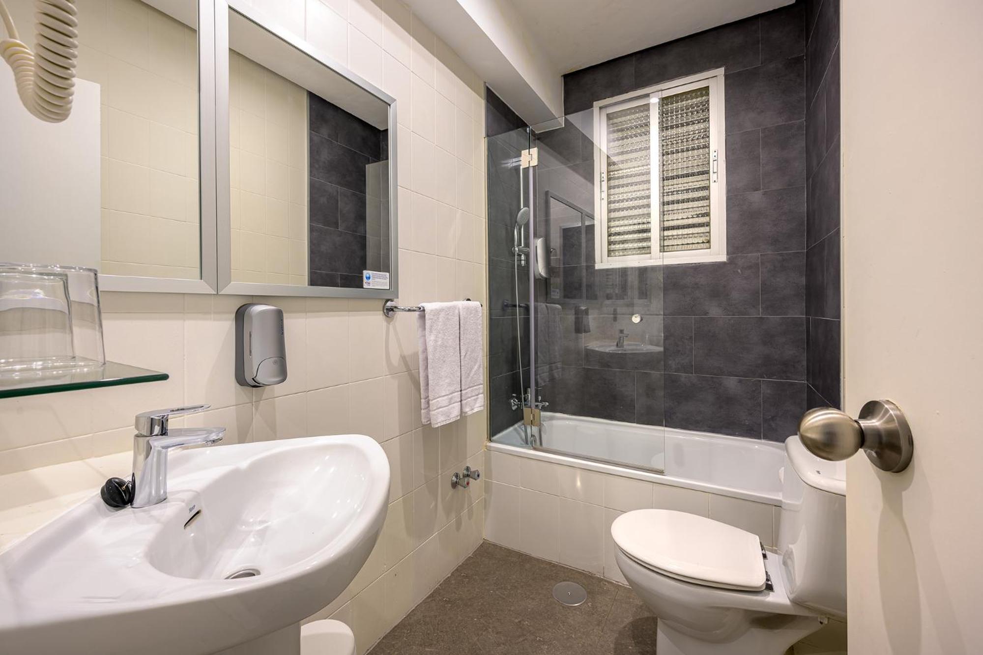 Standard Double or Twin Room,1207648795:JPEG