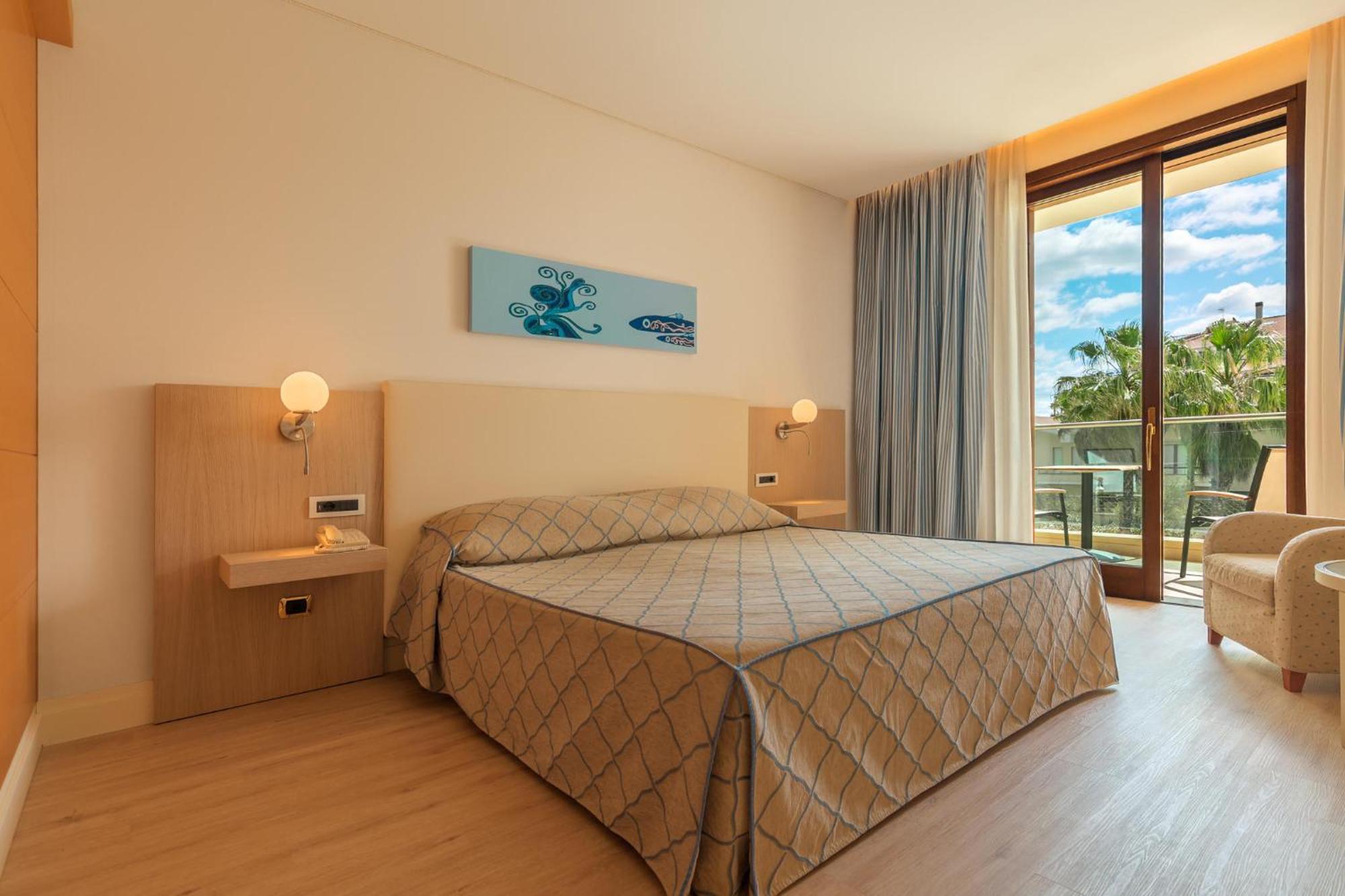 Double Room with Balcony and Garden View,1589188792:JPEG