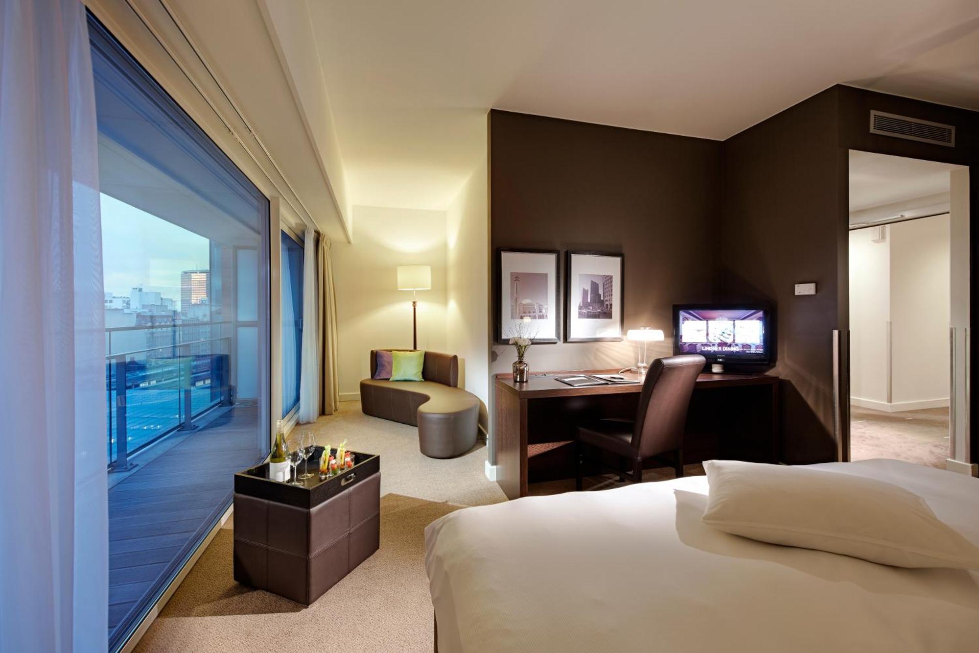 Premium King Room with Balcony and City View,1558278850:JPEG