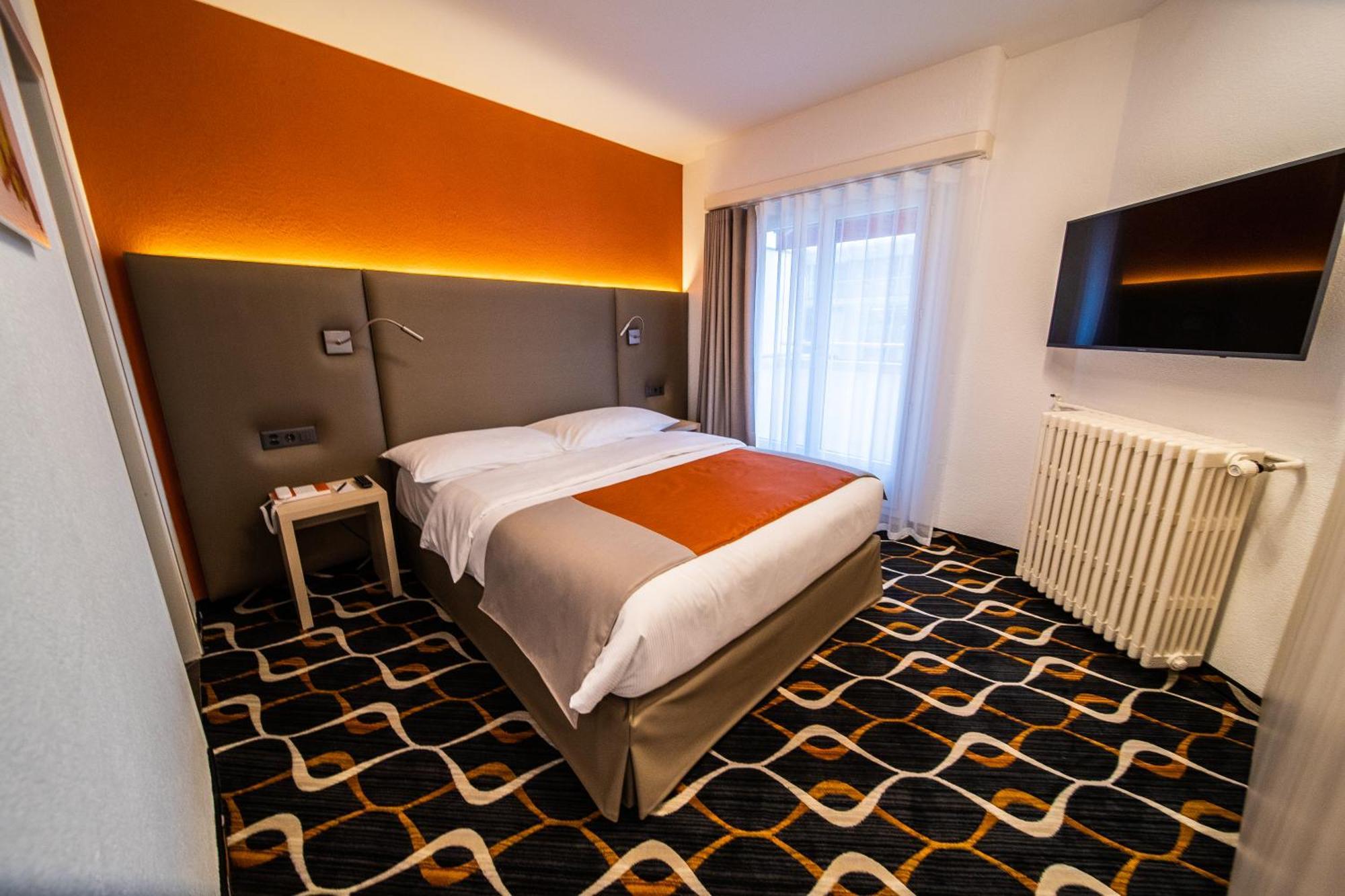 Junior Suite with Lake View,991841116:JPEG