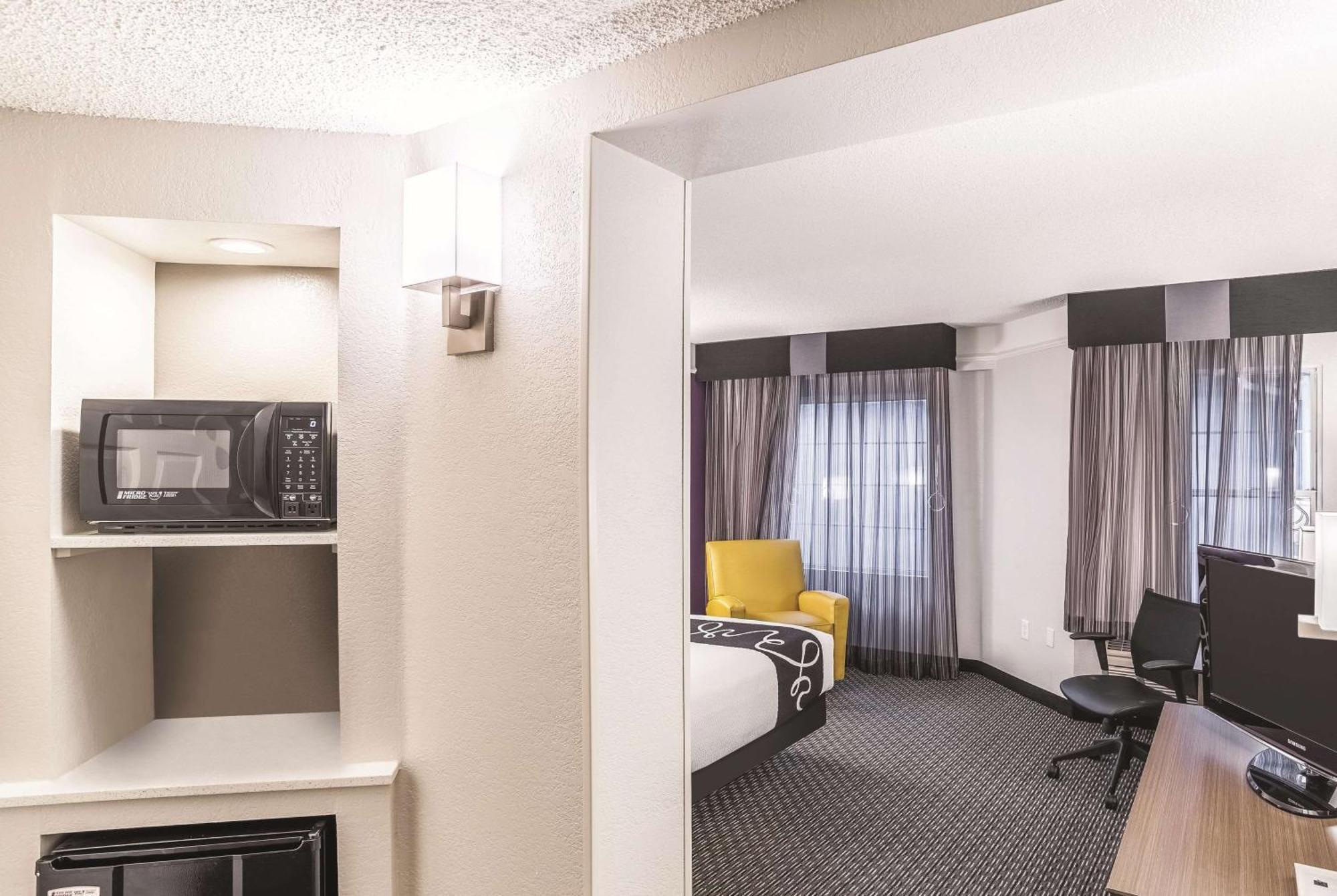 King Room with Roll-in Shower - Mobility Access/Non-Smoking,1210483084:JPEG
