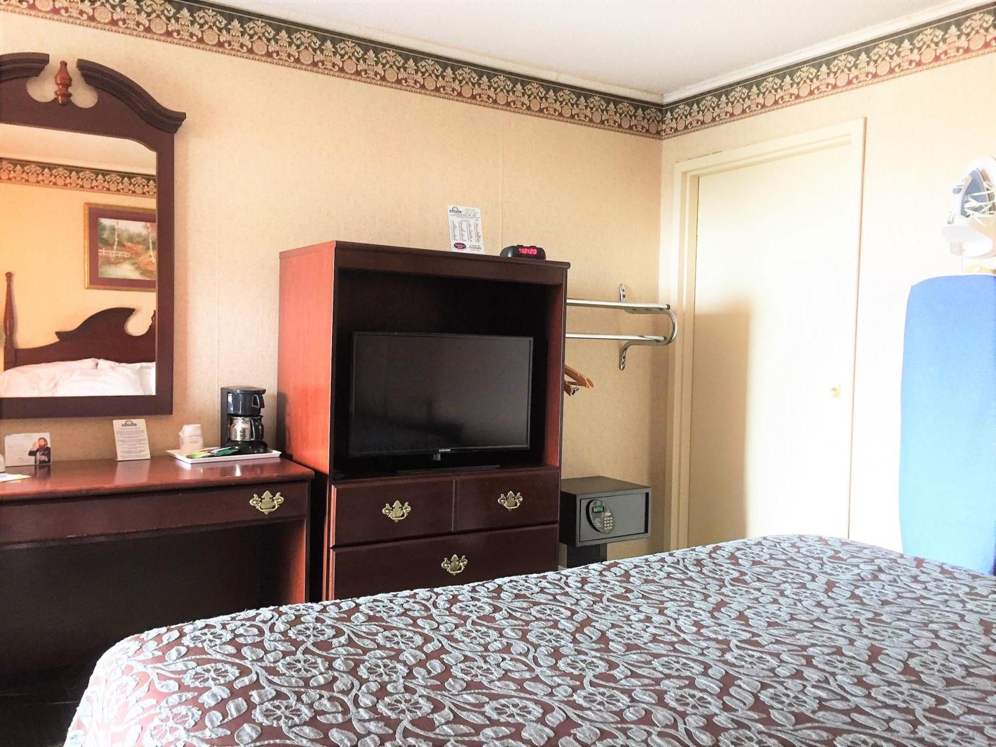King Room with Balcony- Non-Smoking