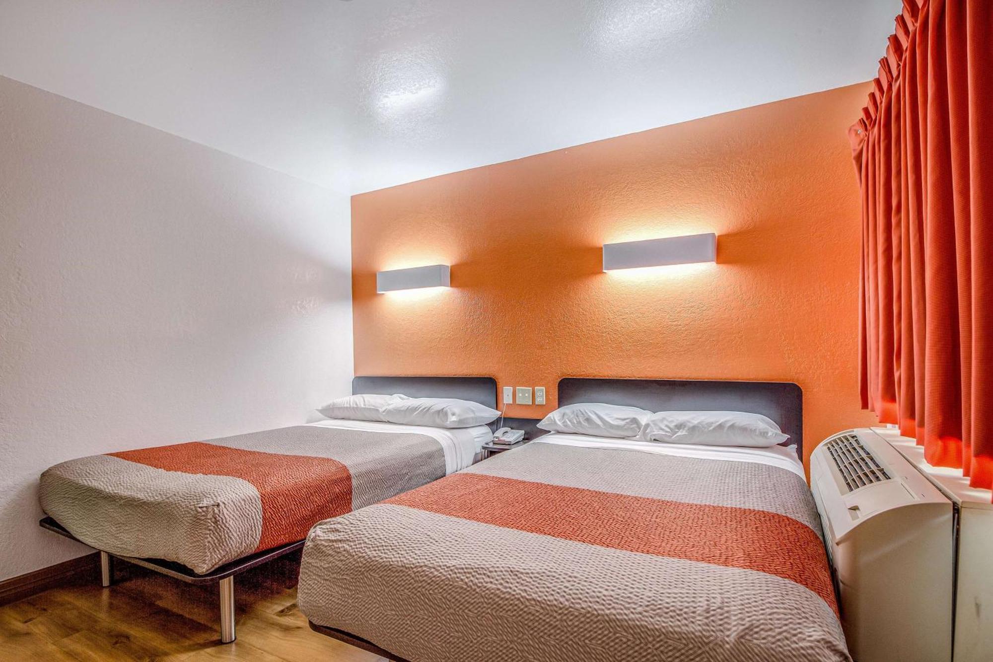 Two Double bed - Non-Smoking