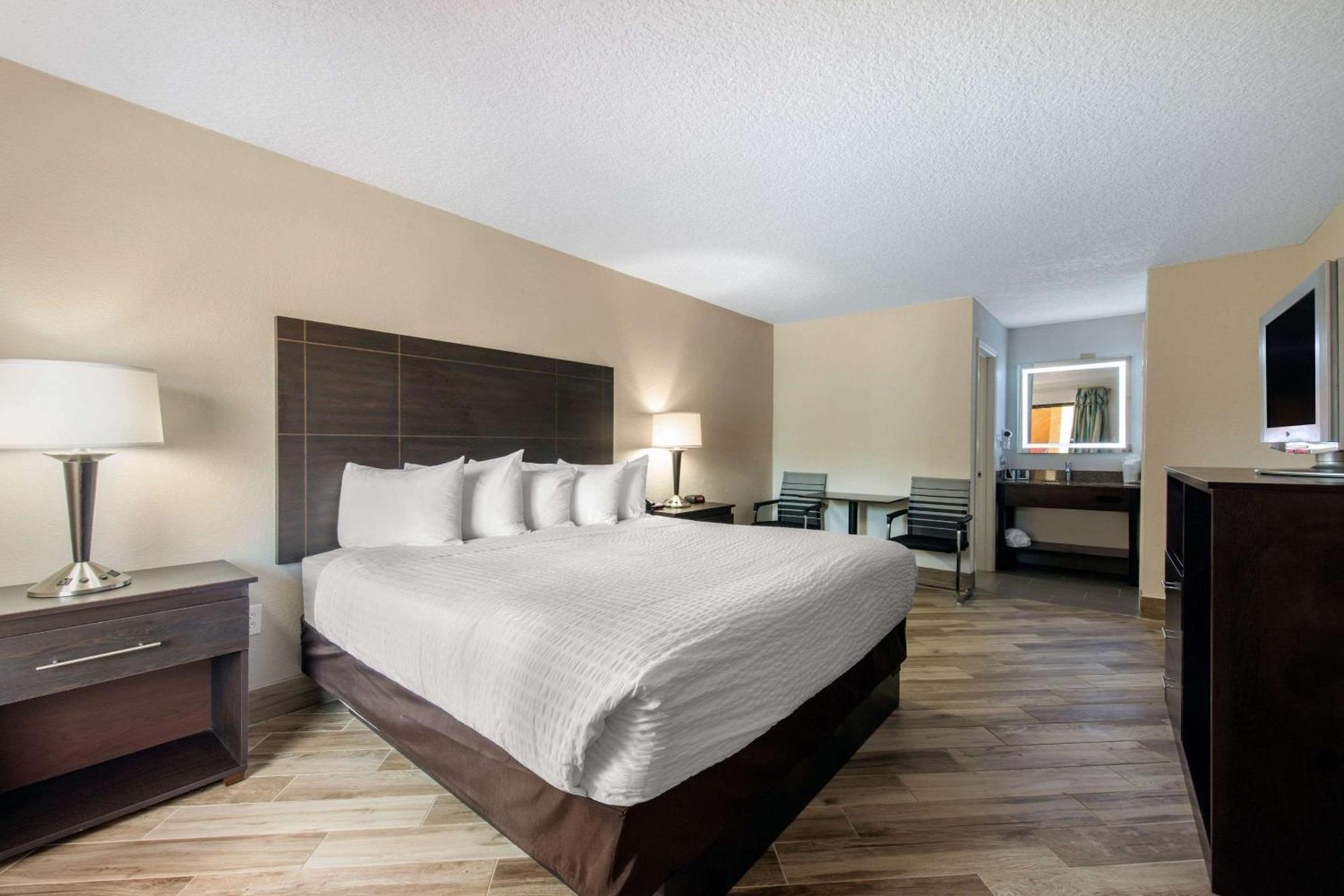 King Room - Accessible/Non-Smoking,1211293816:JPEG