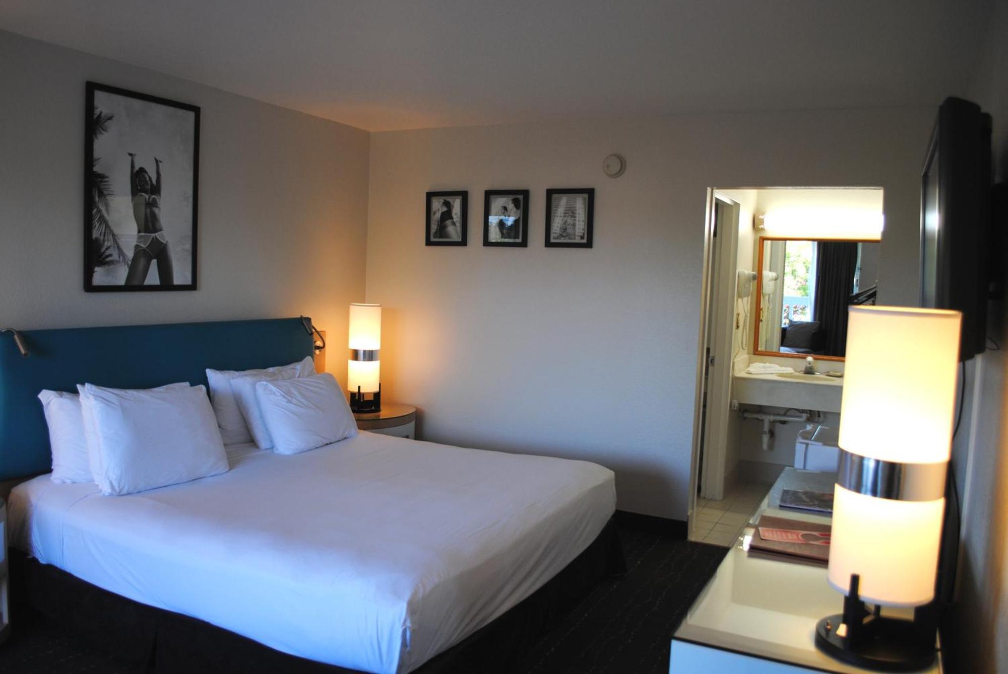 Deluxe King Room,1211574814:JPEG