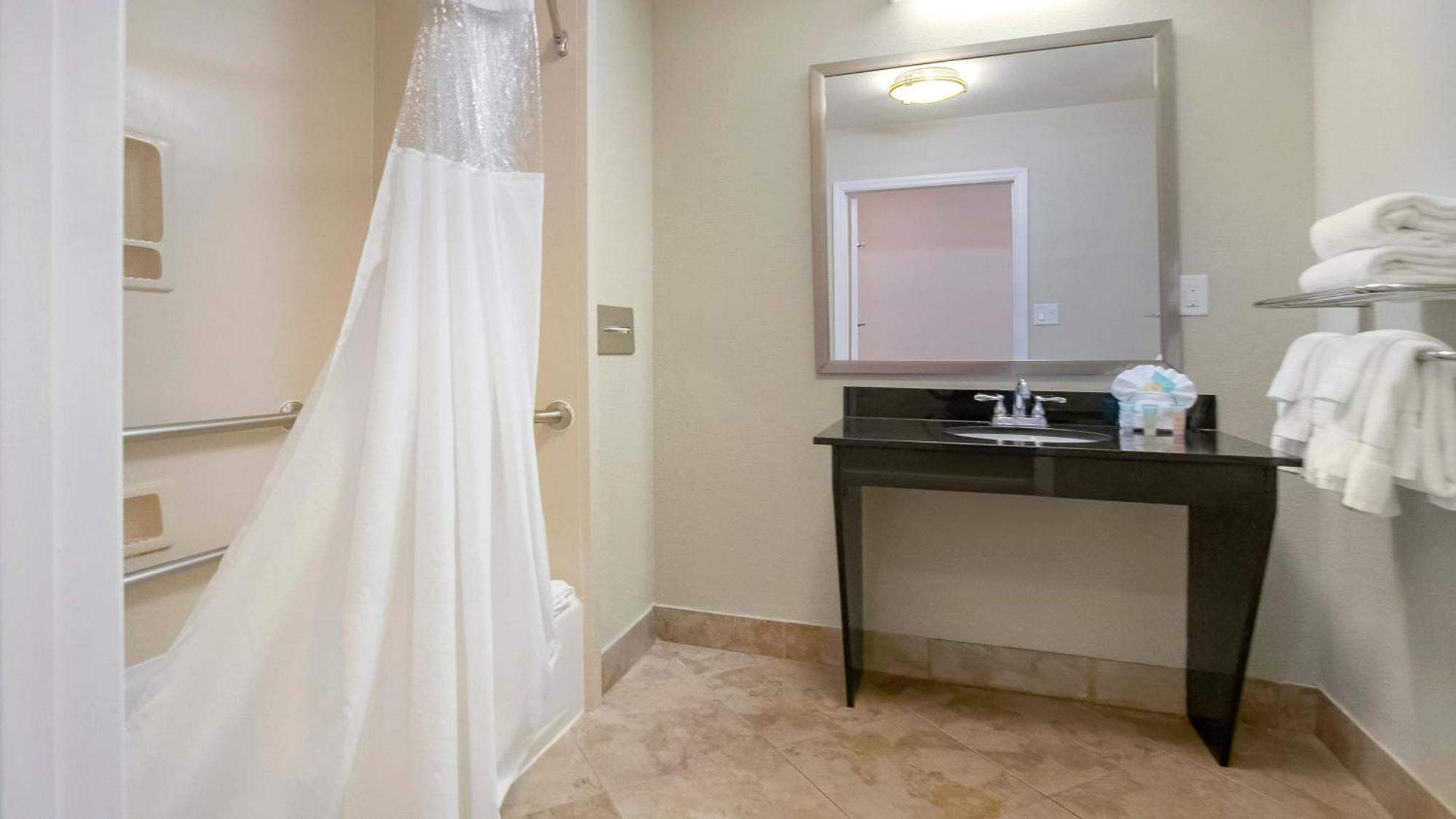 Quarto com Cama King-size - Acesso a Pessoas com Mobilidade Condicionada