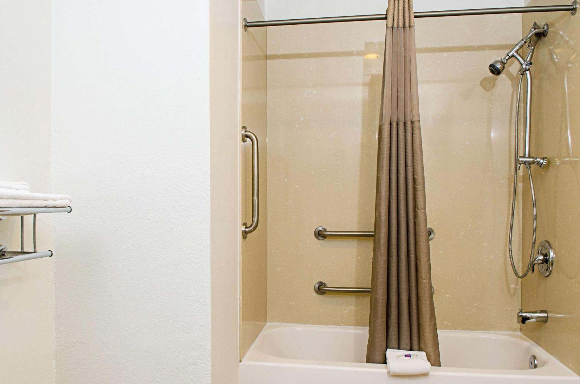 King Room - Disability Access - Non-Smoking