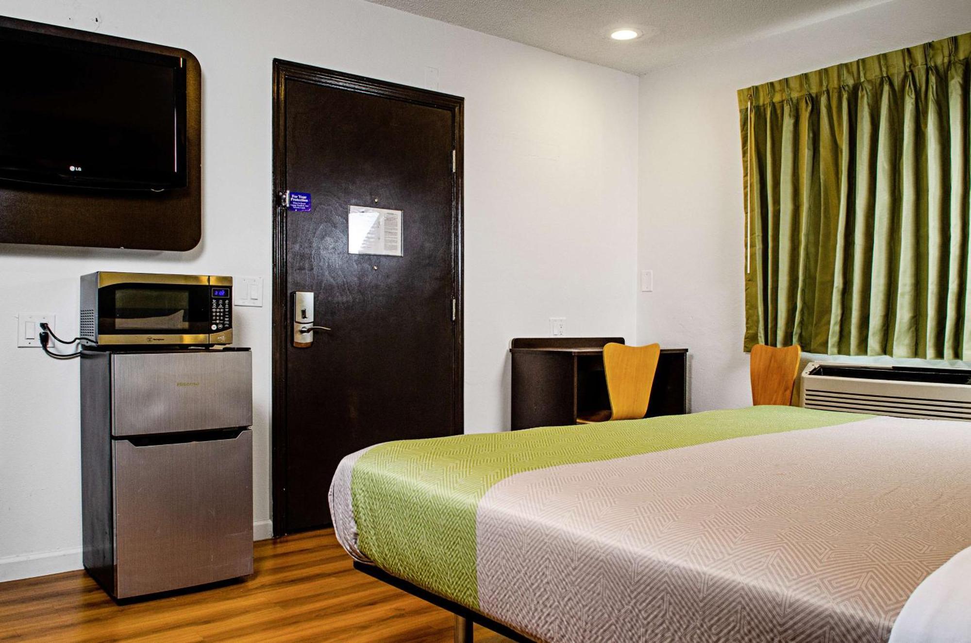 King Room - Non-Smoking