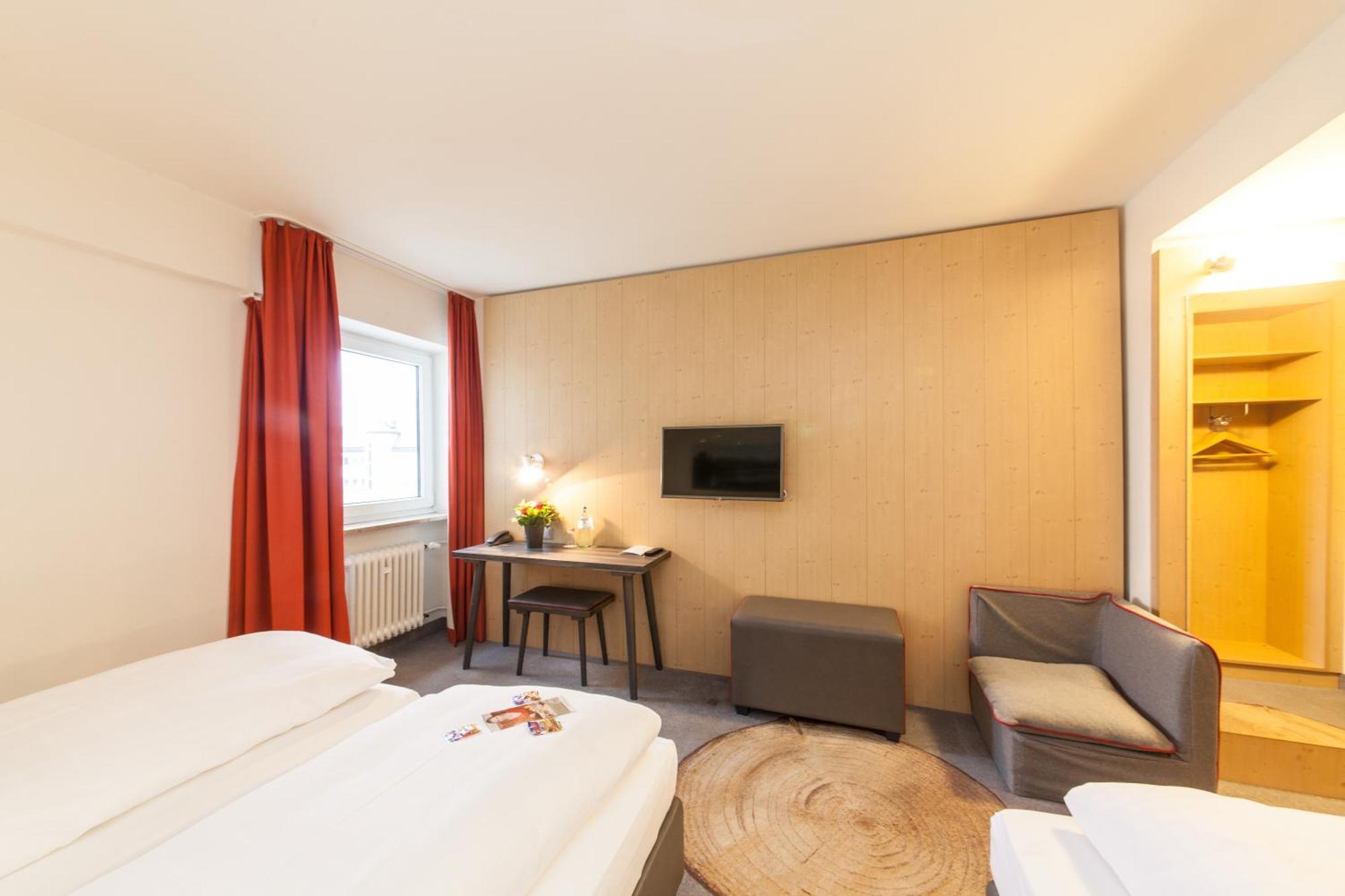 Standaard Driepersoonskamer met 3 Eenpersoonbedden