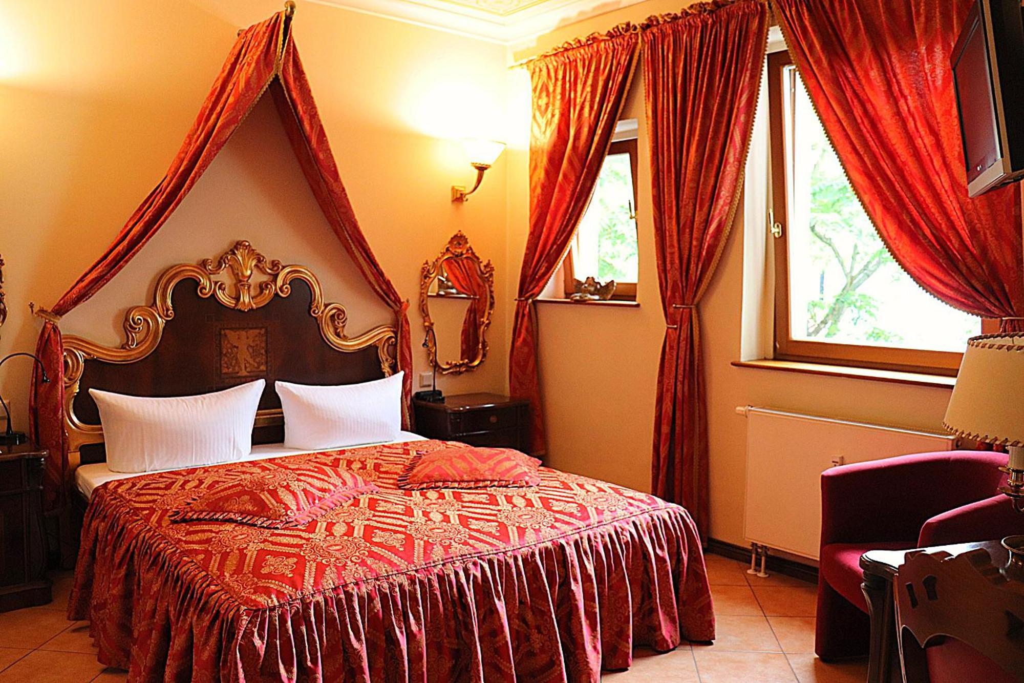 Deluxe Room (until 2 Adults + 1 Child)