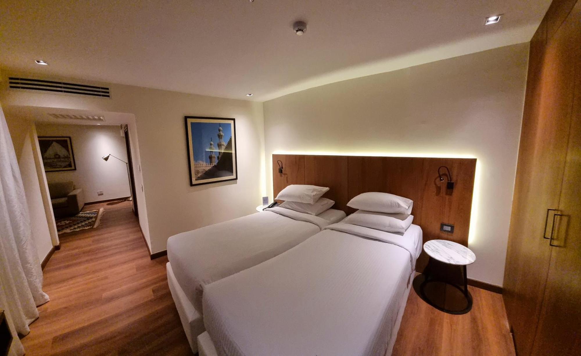 Executive Suite,1212233488:JPEG