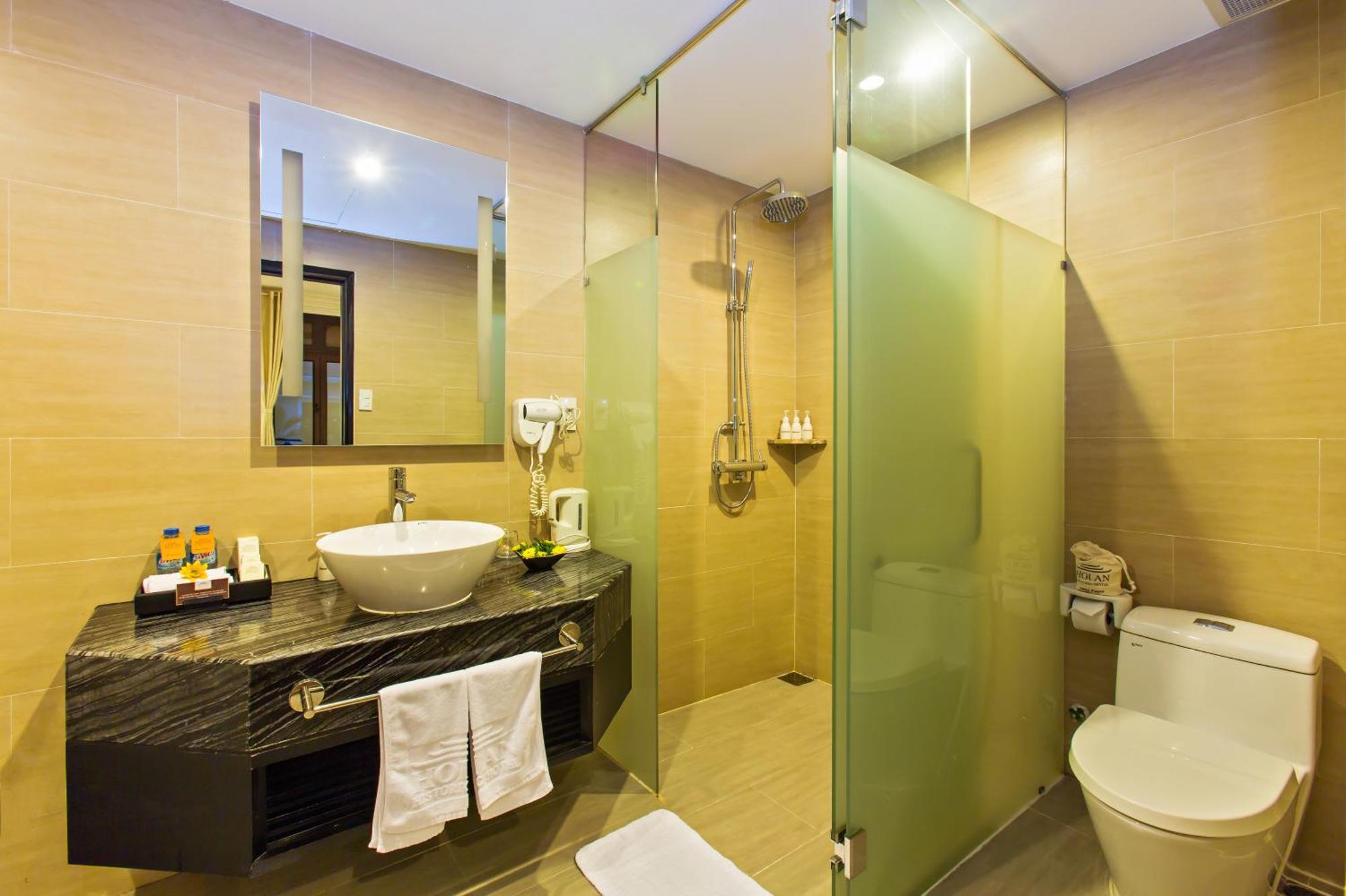 Suite con balcón y vistas al jardín o la piscina