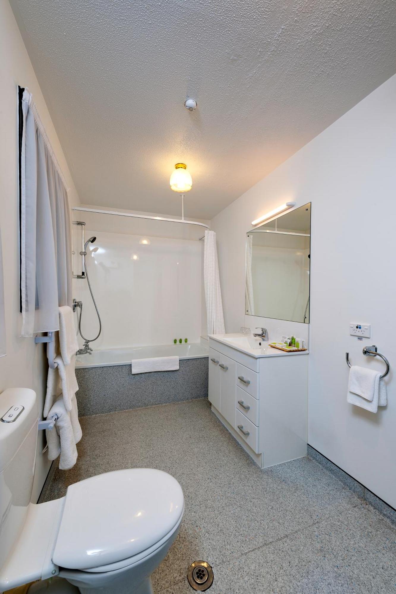 Two-Bedroom Suite – King and 2 Singles,1213847848:JPEG