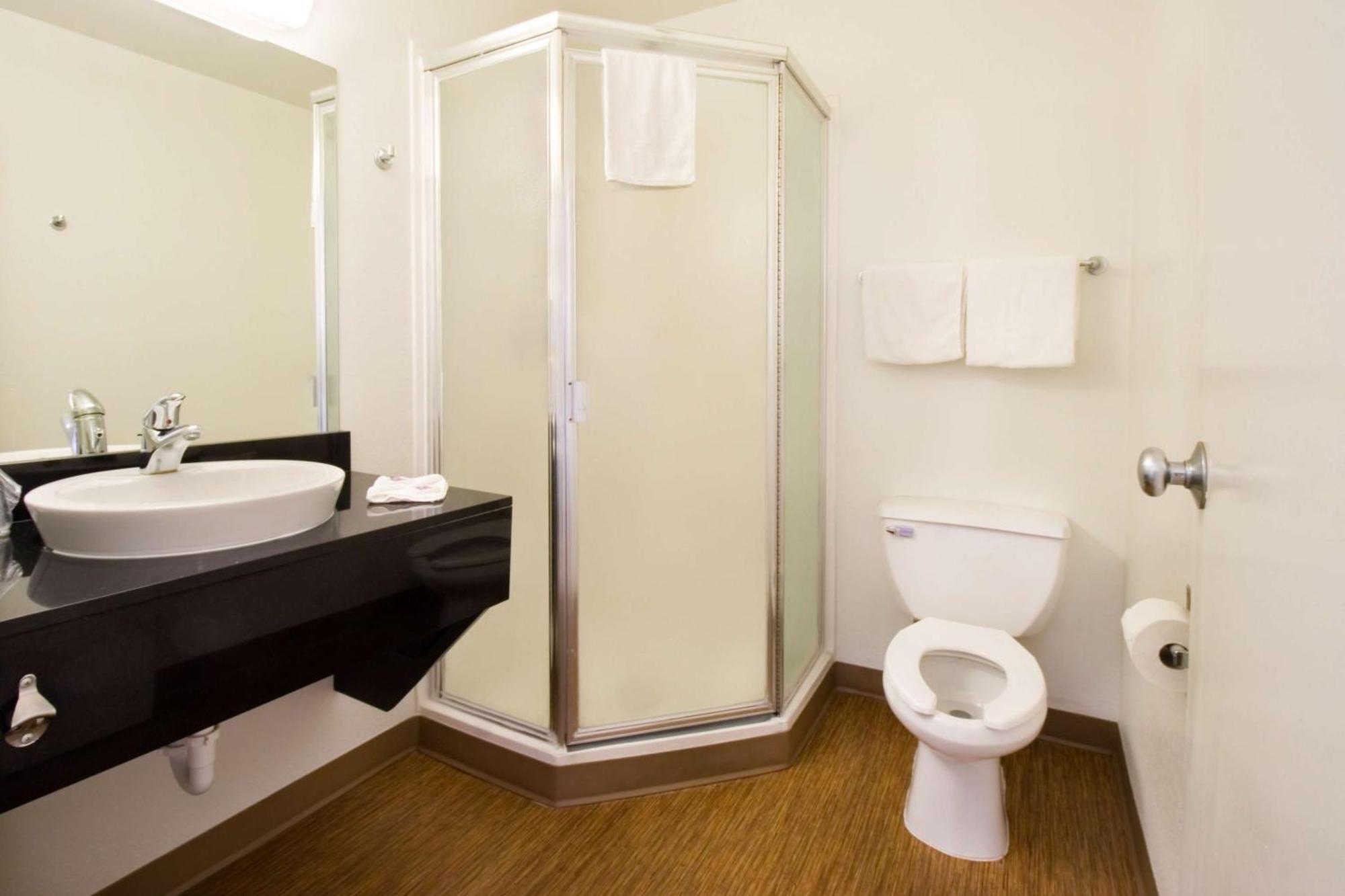 Queen Room,1214395663:JPEG
