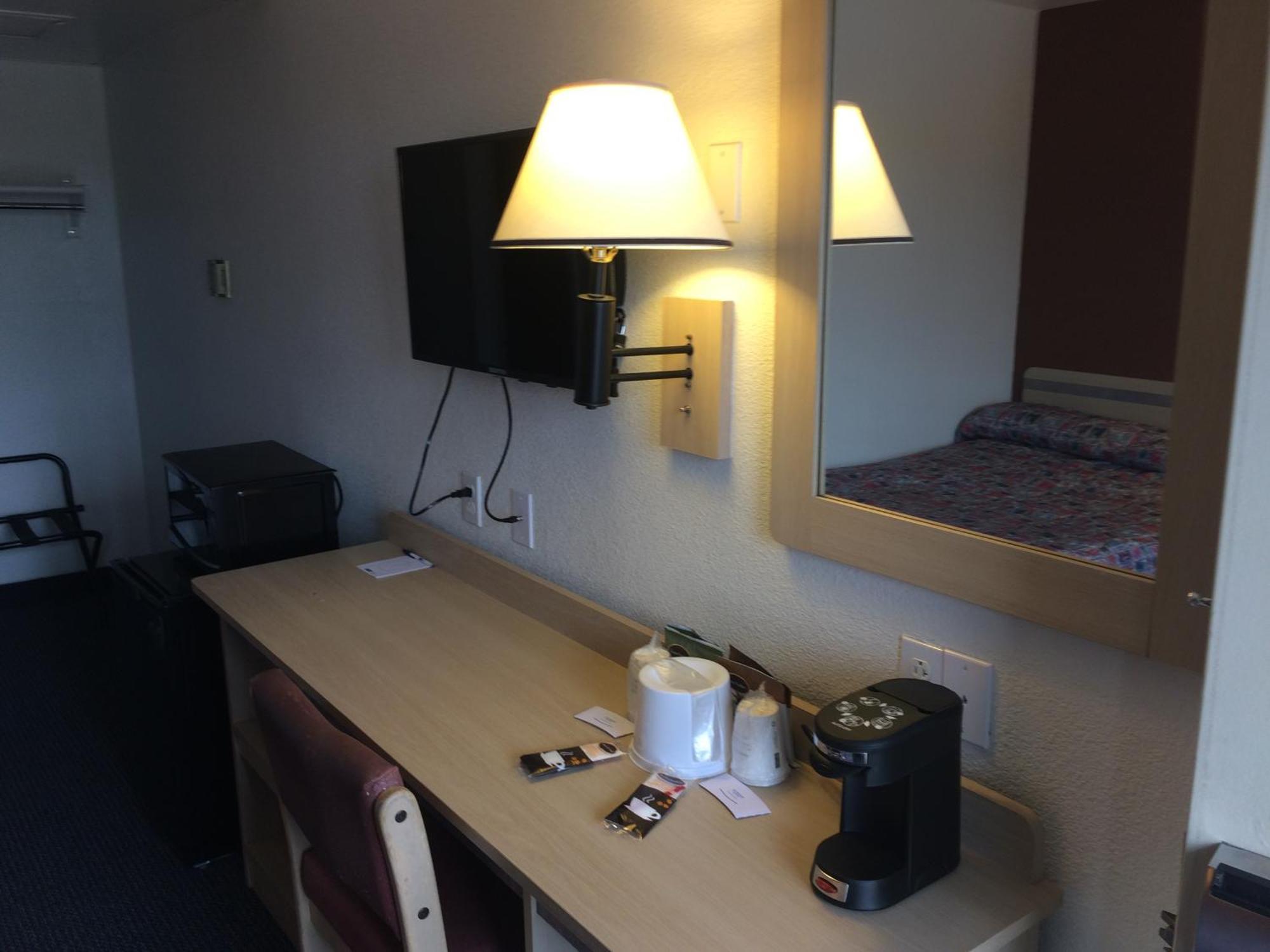 Deluxe Double Room with Two Double Beds - Smoking